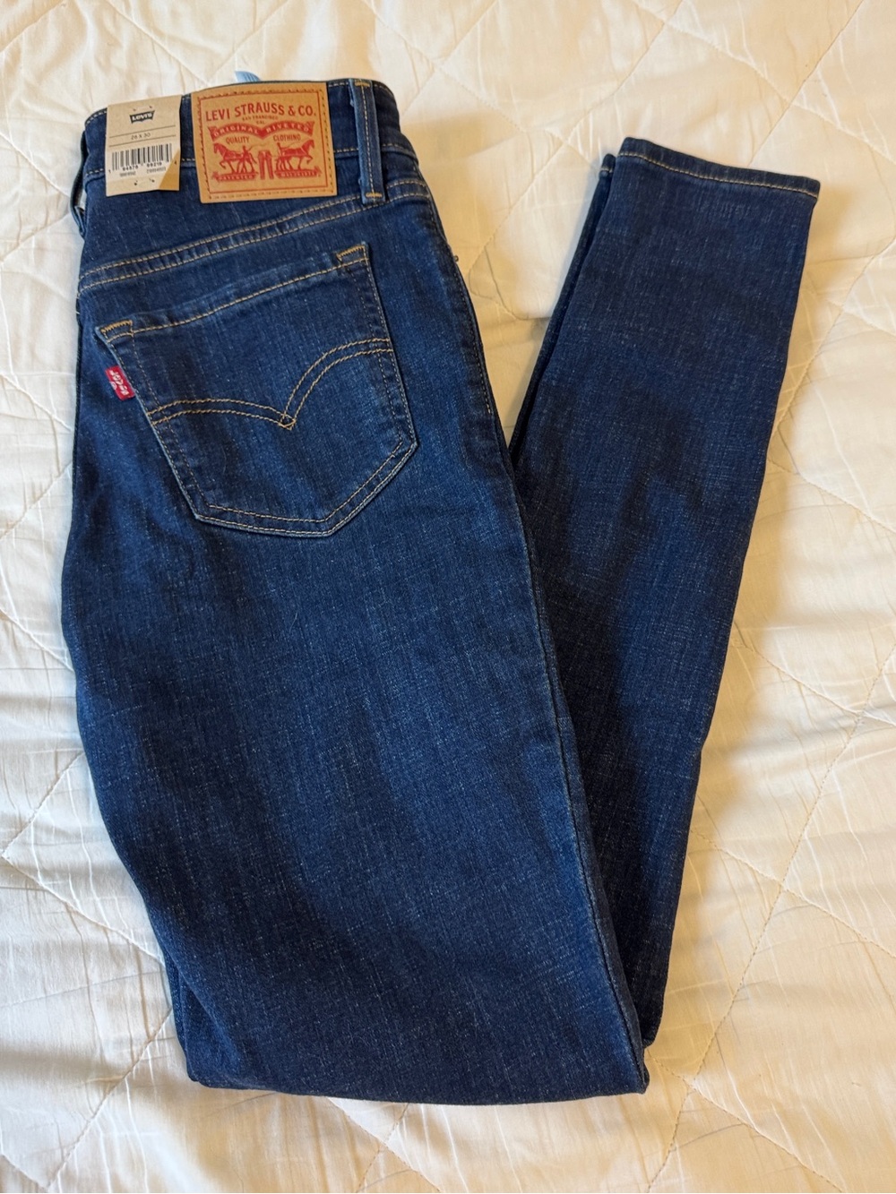 NWT: Levi's 711 Skinny, dark wash, 26x30, PC9-18881-0562